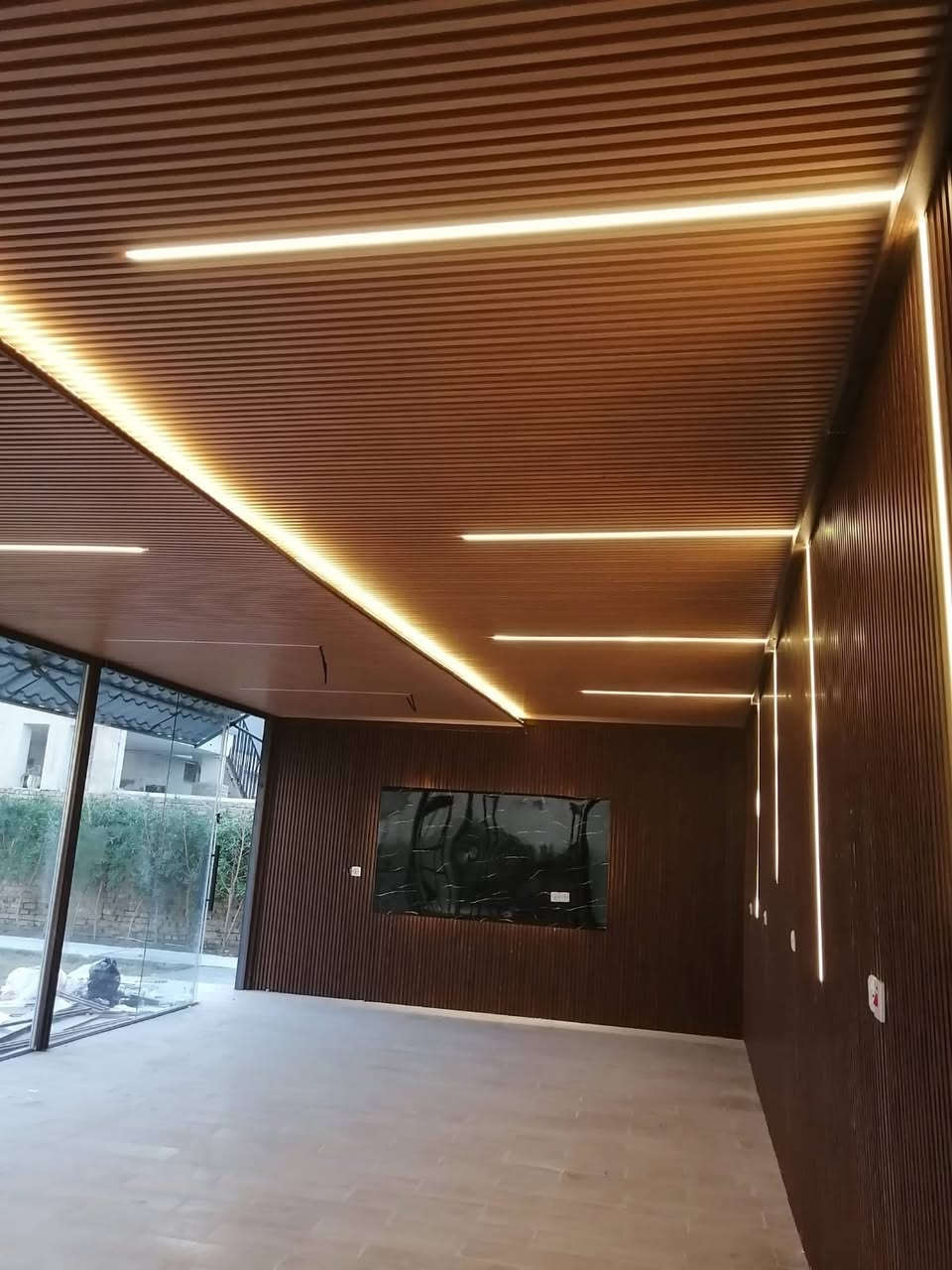 على بركة الله تعالى تم انجاز ديكور داخلي لكوخ  ديكور بديل خشب للسقف والجدران في الجادرية المربع الرئاسي
من عمل مكتب ابو عبدالله للديكورات
للاستفسار
***********
***********
