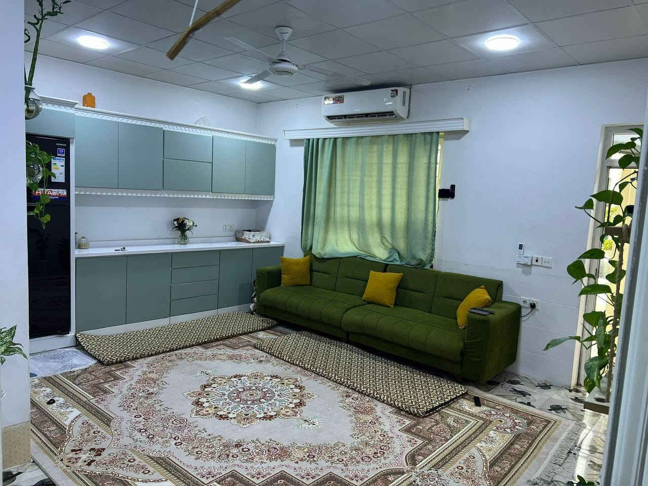 اعلان رقم 375
                  دار للبيع  ١٣٠ متر  ركن
                  دار رقم مو طابو
               فول كاشي و سقف ثانوي
               فرع عريض وموقع مميز 
- استقبال 
-  غرفة نوم 
-  مطبخ + مطبخ مساعد 
- صحيات
- درج داخلي
- بيتونه 
- غرفة نوم فوق

📍عنوان الدار 🏡
كركوك - حي الحرية قريب من سايدين حسابات  وجامع التقوى فرع مول سمين

☎️ للإستفسار يرجى الاتصال 
بالأرقام الموبايلات الواردة أدناه
📲   ***********
📲.  *********** 
📍او زوروا مكتبنا مكتب حاجي يادكار للعقار 
في حي القادسية الأولى مقابل محطة الكهرباء
