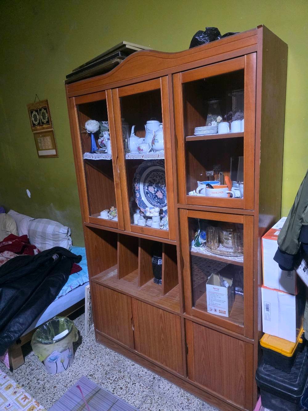 العنوان / سيدية / حي الاعلام 
بوفيه مثل ما موضح بالصورة 
سعرها ١٥٠ الف وبيها مجال 