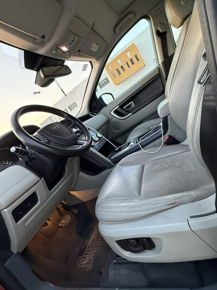 لاند روفر ديسكفري سبورت 2017 وكالة شركة سردار خليجي
ماشيه 62 الف كيلومتر نظيف الى حد شبه جديد 100%
السعر 168 ورقه 
 فول مواصفات 
بدون صبغ
بانوراما و بصمه 
محرك ٤ سلندر تون تيربو  
كامله مابيه اي نقص مابيه مصرف ولا 
دولار صدر كله جديده 
وجميع كشنات كهرباء
فول مواصفات sport 
سياره مكفوله عامه

‭0770 881 1998‬

‭0770 779 6669‬
