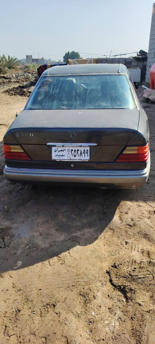 مارسدس دب للبيع91 مكينه 2 ونص. سياره حلوه تصال عل رقم ***********
