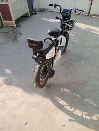 من رخصت صاحب الكروب متوفر درجاه شحن حجم 20دراجه كامله اشاير وبلوتث وكل...