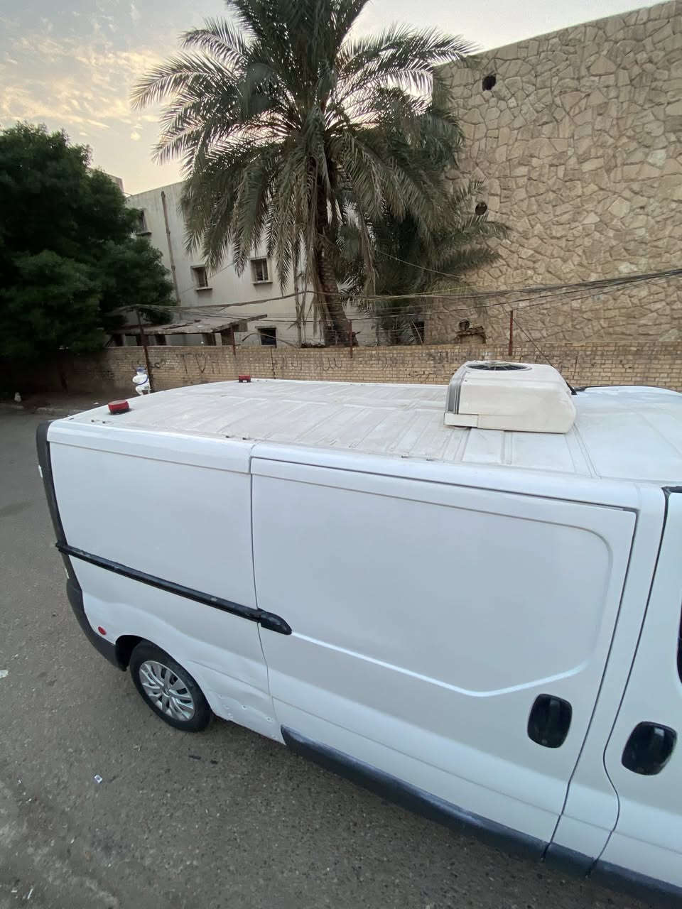 نيسان بريماستار براد موديل 2004
رقم اربيل معفي من الضرائب شرط التحويل 
قطعتين صبغ بدون دواخل اي معجون 
سياره جاهزه من كلشي  محرك و كير جاهزات 
محرك تيوتا 2400 
منظومه تبريد البراد شغاله 
كهربائيات كلها شغاله 
سياره جاهزه
مكان السياره بغداد 
***********
*********** 
السعر 68 وبي مجال
