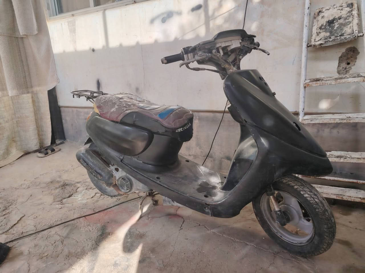 سلام عليكم دراجه سرعه60 محرك ناعم ونضيفه تشتغل سلف وهندر الدراجه مزوده سعر 200 
***********
