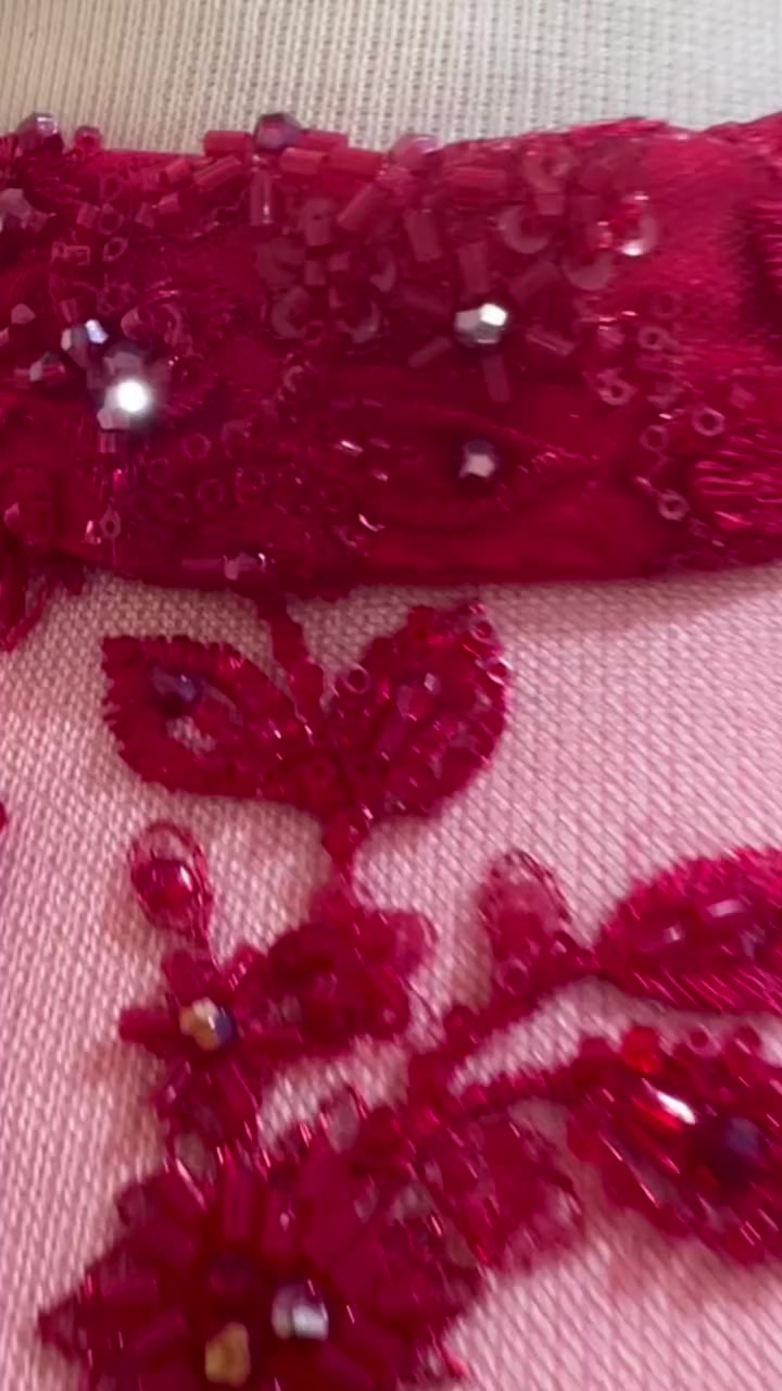 السلام عليكم
مصممة ازياء وعندي مشغل مستعدة لتنفيذ الفساتين الكوتيور باعداد محدودة


**إذا كنت صاحب هذا الإعلان وتريد حذفه لأي سبب، رجاءا أرسل رسالة إلى الدعم الفني**