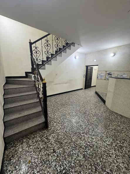 شقة ضخمة للأيجار طابق اول  
المحتويات 🏠2 غرف نوم+هول و مطبخ +صحيات وسطح
الموقع مميز📍غزالية على الشارع العام البدالة مجاور كوخ المندي
الايجار 550 الف للأستفسار ***********
