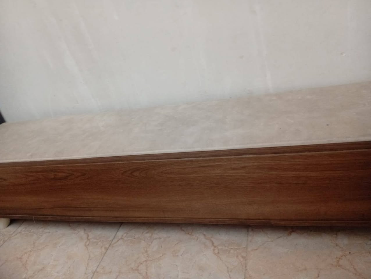 السلام عليكم 
غرفه نوم للبيع نضيفه ومستخدمه قليل مكان بغداد الصليخ للتواصل على الرقم ***********
