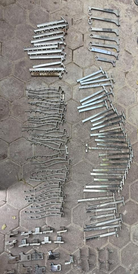 السلام عليكم
استاندات مال محل تفيد اهل المحلات للبيع 
المكان بغداد الرصافة للتواصل *********** واتساب او اتصال
