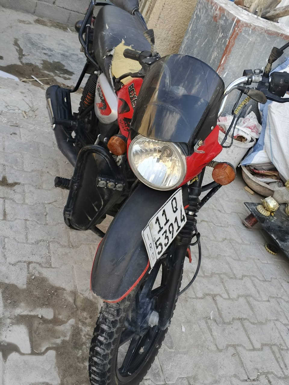 بوكسر 21 طابه ب 22 دراجه نضيفه ما متعوبه من الدوام البيت عنوان بغداد سعر 2000 بيها مجال شي بصيط ,***********
