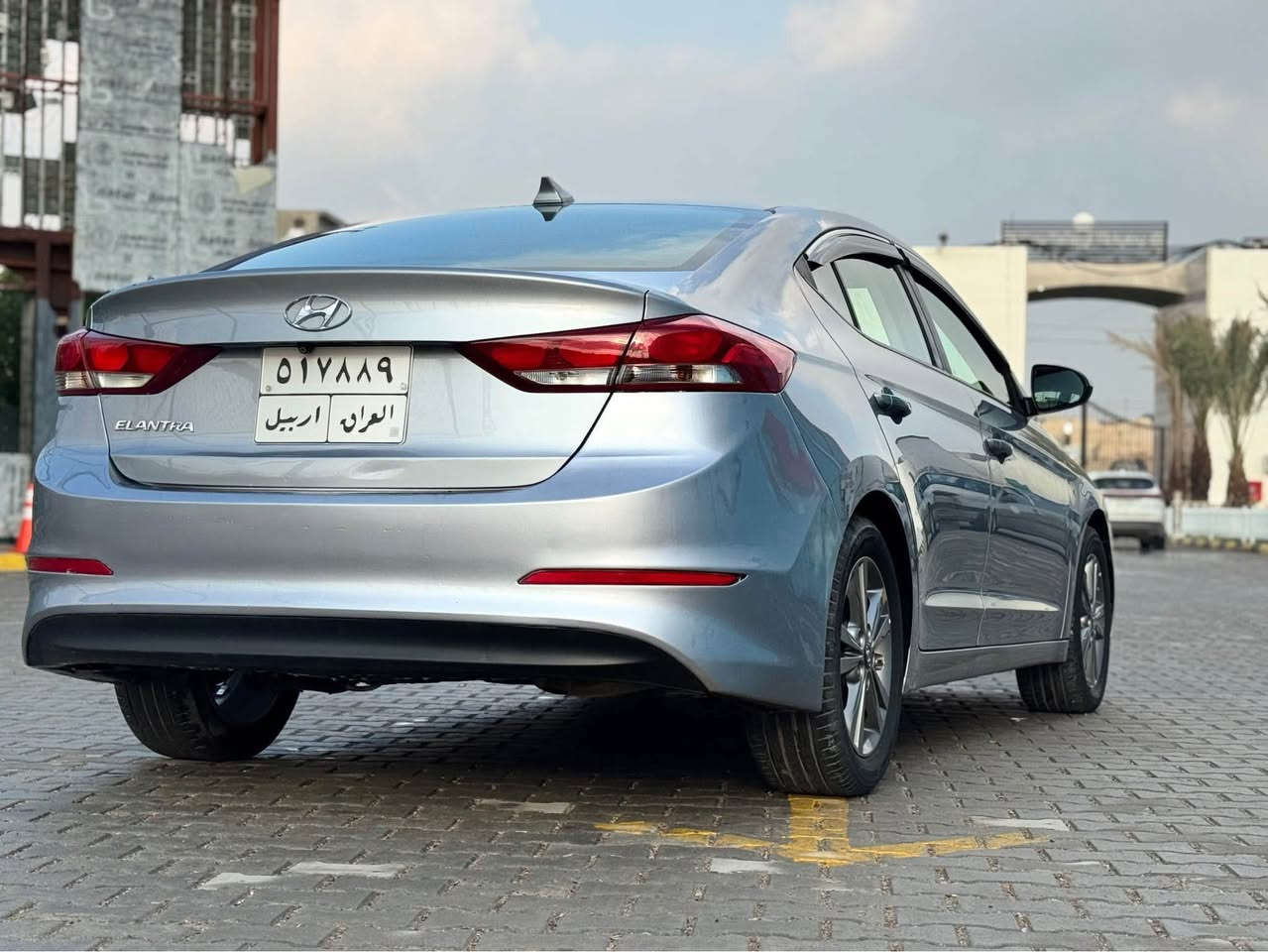 السلام عليكم .  النترا 2017 وارد امريكي حادث دعاميه امام فقط بدون ايرباك بدون صبغ كفاله عامه من الصبغ والتبديل صور الحادث مرفوقه بالمنشور ماشيه 59 حقيقي رقم اربيل شاشه اصليه كامره دوار ويل كب 3 انضمه قياده تحكمات استيرن مكينه 2000 دوش كير at .اخوان السياره جديده بمعنى الكلمه وترايها شرط مال زيرو كير ومكينه مكفولات عل وضع الشركه 
السعر 130 وبيها مجال بسيط 
مكاني 
بغداد حي الجهاد 
*********** بغداد, العراق
