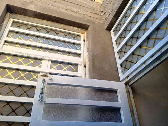 بيت خلفي مساحه 100م جديد بناء حديث مامسكون شغل درجه اولى عنوان حي الفداء شارع ابو لبنان فرع المضخه مقاطعه 22 كافت الخدمات سعر 84 ستفسار ***********
