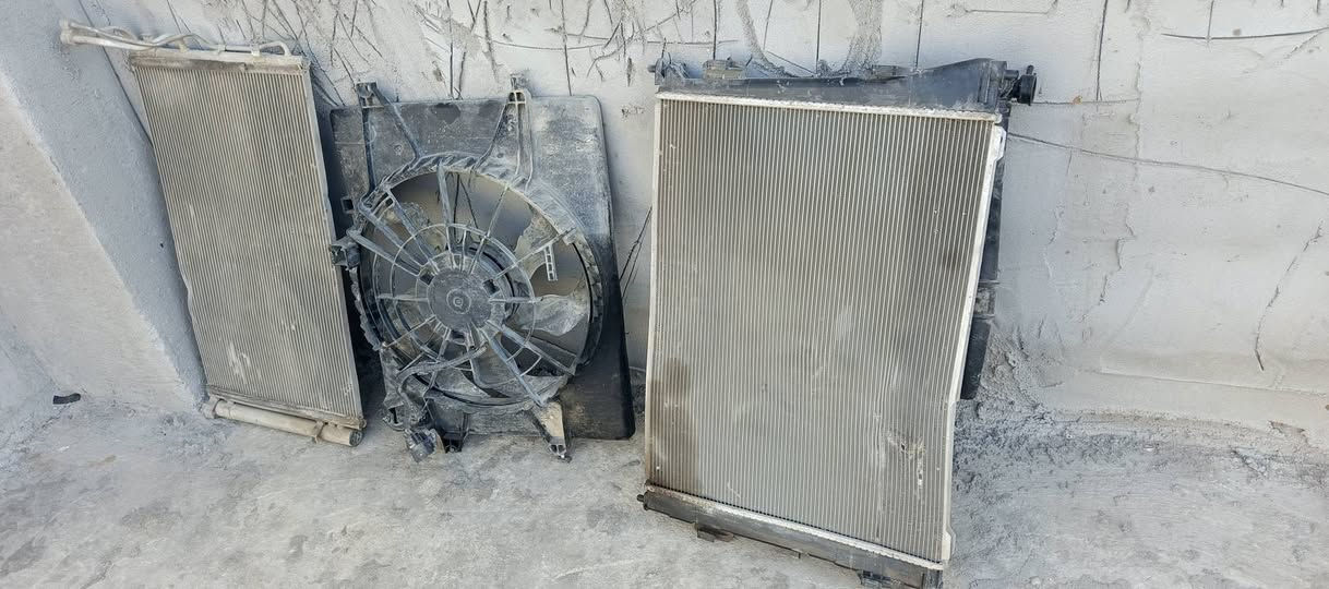 غراض سوناتا خليجي بنيد +لايت +بلاجكتور +راديتر تبريد +مروحه +راديتر ماي النظافه 80٪ التواصل عل رقم ***********
