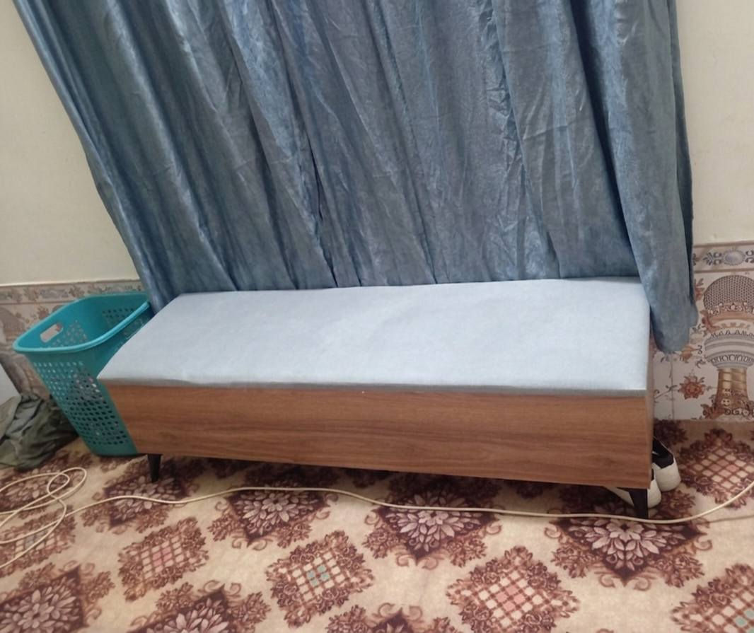 العنوان: غرفة نوم تركية مودرن (نظافة 100%) للبيع في كربلاء
​التفاصيل:
للبيع غرفة نوم تصميم تركي حديث، ألوان هادئة (بيجي ورمادي) مع لمسات ذهبية راقية. الغرفة بحالة ممتازة جداً وكأنها جديدة، وما بيها أي شخط أو نقص.
​مكونات الغرفة: كنتور (6 أبواب) مع مرايا داخلية، سرير مرتب، ميز تواليت كبير، كومدينيات عدد 2، بالإضافة إلى ميز (بوف) إضافي.
​الحالة: نظيفة جداً من الداخل والخارج، واستخدام حشمة.
​الموقع: كربلاء المقدسة.
​السعر: [ خاص ] (بيها مجال بسيط للشراي الطيب).
​للاستفسار أو المعاينة، يرجى المراسلة على الخاص


**إذا كنت صاحب هذا الإعلان وتريد حذفه لأي سبب، رجاءا أرسل رسالة إلى الدعم الفني**