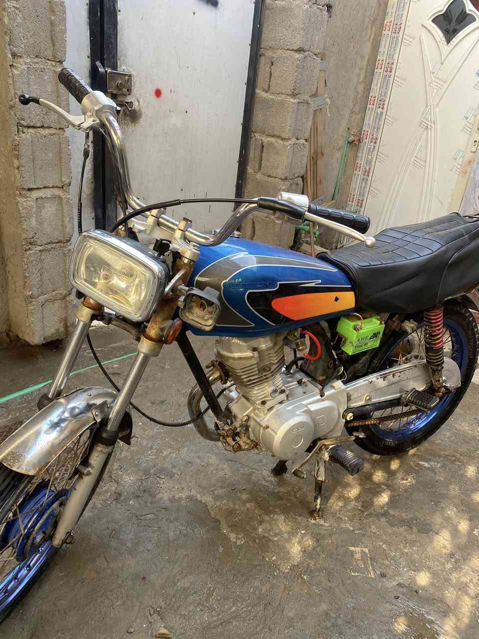 سلام عليكم للبيع دراجه ايراني نامه كلك مكينته كلش نضيفه وحلوه ونهضته قويه وكهربائياته كامله ناقصه بس اشاير،سعره 450 الف وبيه مجال مكاني الحيانيه 
الرقم ***********
