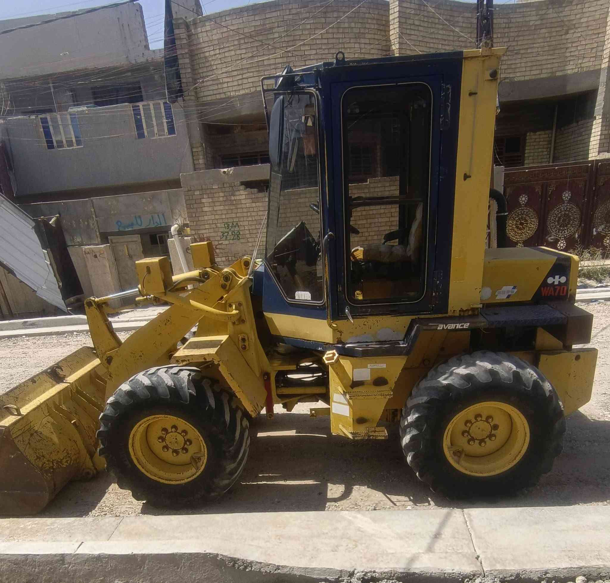 شفل كوماتسو WA70.بأسمي رقم بغداد. للأتصال/***********
