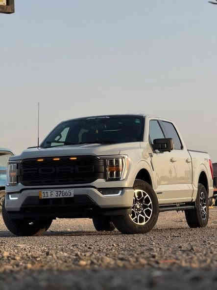 بسم اللّه ما شاء الله 
اللهم صلِ على نبينا محمد وآل محمد 
للبيع 
فورد F150  2023 هايبرد xlt مواصفات فول عدا البنوراما 
  اللون سمنتي 
 فوريل 4*4 و7 وضعيات قيادة 
السيارة اصدار مميز 
ماشيه 24الف ميل فقط   
حساسات  خلفية
رادار 360درجه
كامرة 360 درجة
باب بدي فتح عل البصمة و الإغلاق عل البصمة كهربائي بالكامل 
لايت  4
شاشات  حجم كبير مال فول مواصفات 
قيادة ذاتيه و تحديد مسار واتو ستوب توقف ذاتي
داخل جلد اسود 
  بصمة و تشغيل عن بعد 
شباك محدث رابتر
انارة داخلية لد متغير 
كير طرح كهربائي 
كشنات كهربائي و تدفئه  و غرفة مشتغليها بدبي جلد اصلي 
ستيرن كهربائي و تدفئه 
مري  كهربائي و اشاره  
بصمات دخول ابواب و رمز سري
انارة محيطية 360 درجة 
منافذ كهرباء 220 فولت و كذلك 110 فولت بكل مكان بالسيارة  3 منفذ بالبدي طلب خاص 
وضعيات القيادة اكثر من 7 انظمة ( جبلي و صحراوي و اقتصادي و طبيعي و سبورت و سلس و صخري و ممطر الخ...)
محرك 3500 تون تيربو كير 10 نمر ، 4 ويل درايف 

*السيارة داخلة سيرفس كامل يم البطل  Mustafa Al Mashhadani

حادثها فقط حافة البنيد صبغ و جاملغ بارد  كفالة عامة 
صور الحادث راسلني واتساب للتفاصيل اتصال او واتس اب 
السعر 337 وقابل للتفاوض 
 ***********
