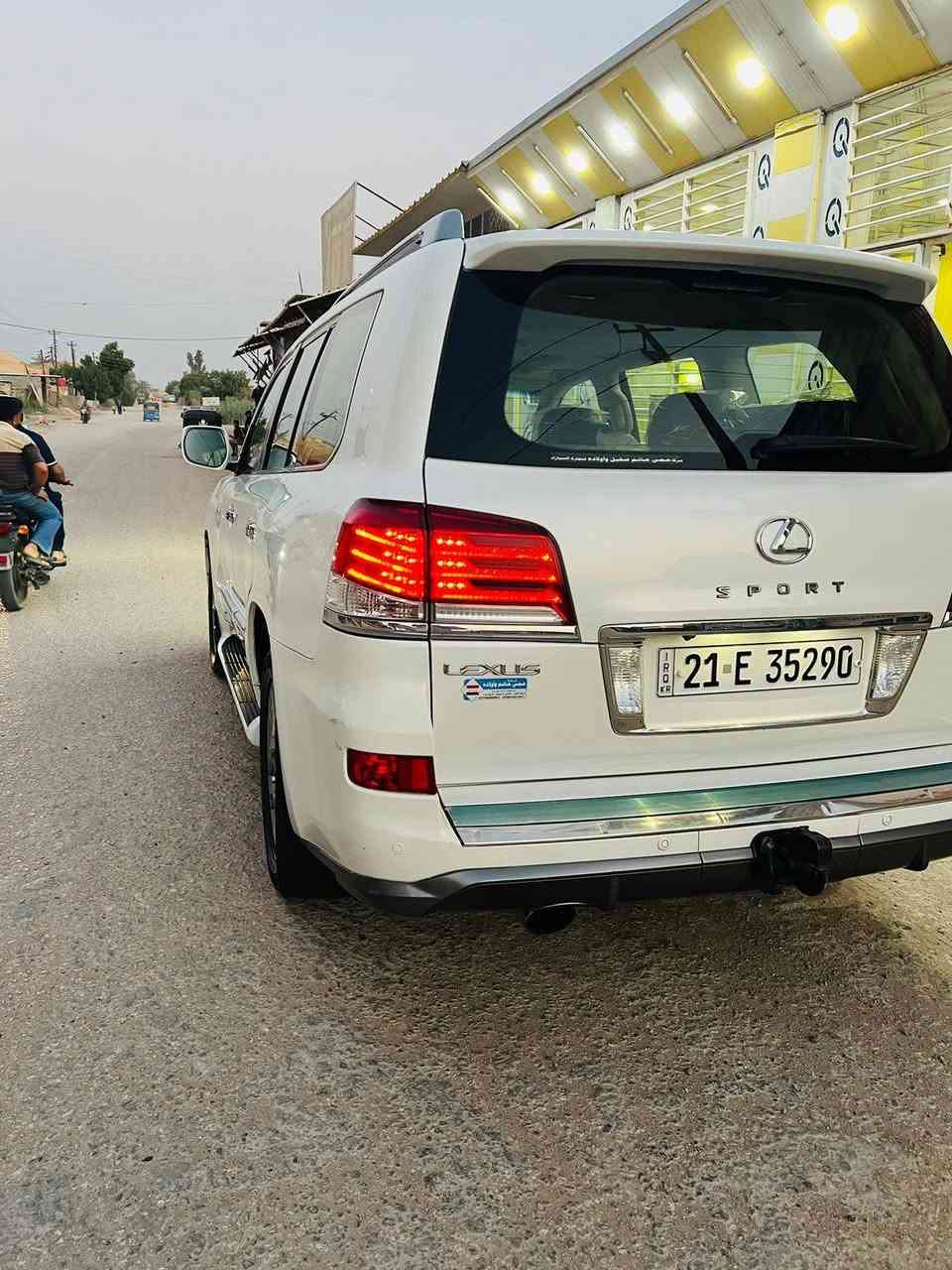 السلام عليكم ورحمة الله وبركاته 
للبيع او مراوس احدث
لكزس موديل ٢٠١٤
مكفولة كفالة عامة بدون صبغ او بارد
مواصفات سوبر سبورت 
داخل قرميدي واسود 
تحكم شفتات رادار 
كشنات كهرباء تدفئة وتبريد 
كاميرات مري كهرباء شفط 
مواصفات اللكزس المعروفة 
السعر ٤٣٠ بيها مجال بالسعر 
للبيع او مراوس احدث
رقم الهاتف ***********
