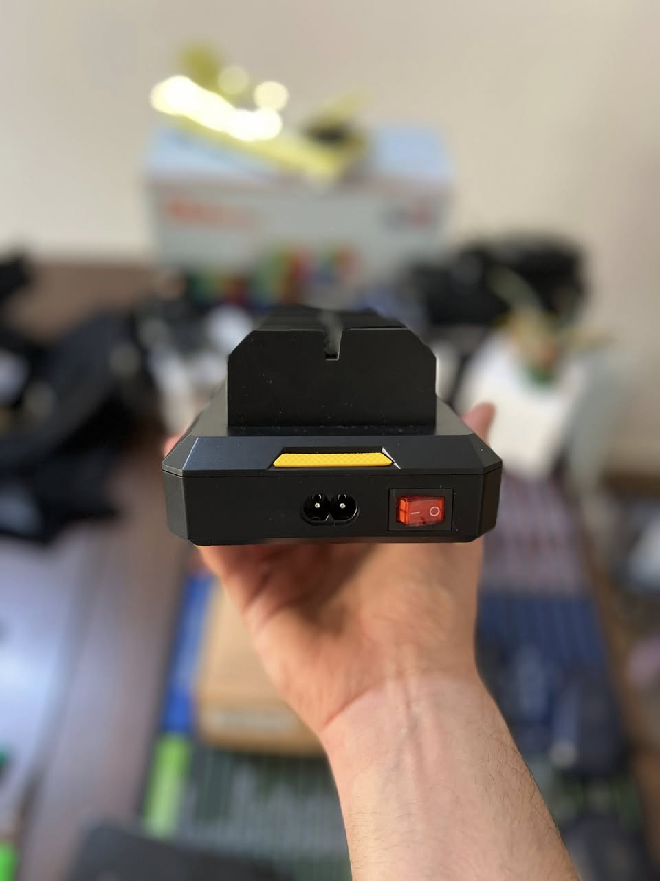 شاحن عملاق
6 منافذ +6 كيبلات
و تحويله من usb ل تايب سي
الكتلوك يقرأ من 100الى 240 واط
يجي ويا ستاند تعليگ بالحايط


**إذا كنت صاحب هذا الإعلان وتريد حذفه لأي سبب، رجاءا أرسل رسالة إلى الدعم الفني**