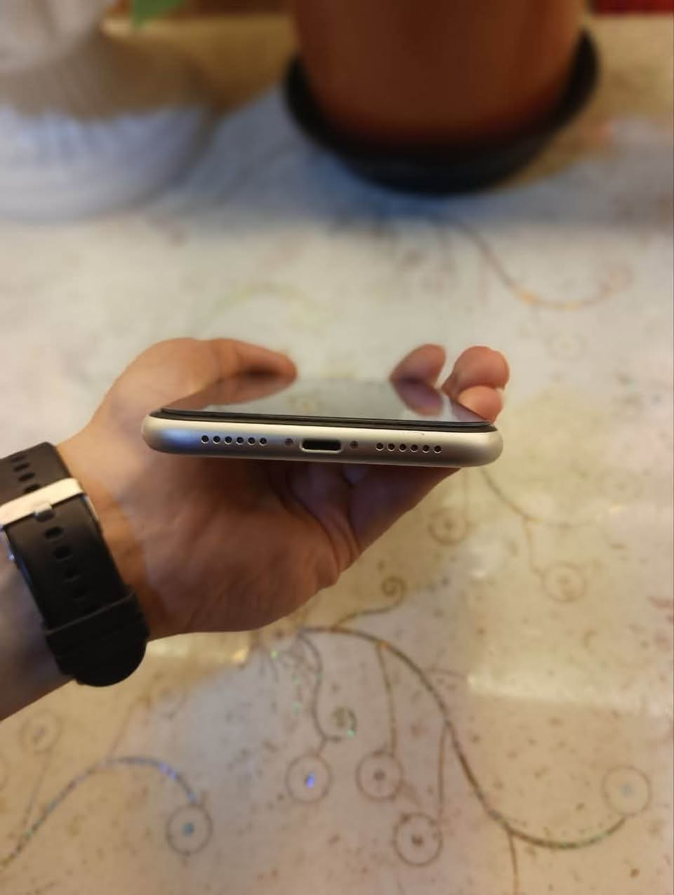 📱 للبيع iPhone 11

* السعة: 256GB
* صحة البطارية: 85%
* الجهاز شرط ونظيف جداً
* لم يتم فتحه أو تصليحه، وكل شيء فيه يعمل بكفاءة 100%
* مناسب للاستخدام اليومي والكاميرا والأداء ممتاز

💰 السعر: (٣٠٠)

📩 للجادين فقط، التواصل على الخاص.


**إذا كنت صاحب هذا الإعلان وتريد حذفه لأي سبب، رجاءا أرسل رسالة إلى الدعم الفني**
