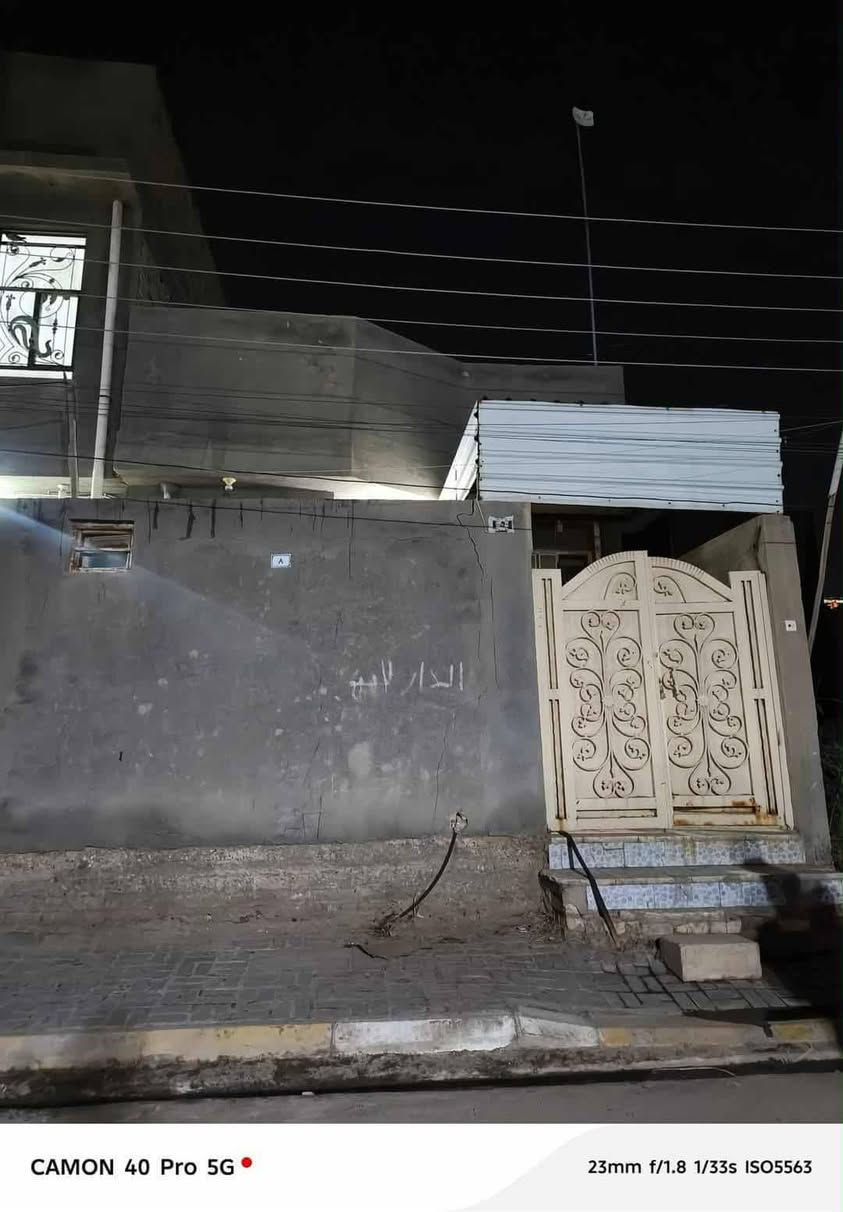 #دار_للبيع ✅
 حي الحكم مساحة 125 متر متكون من غرفة واحدة وصاله وحمامات ومطبخ وبراني سنة البناء ٢٠١٧ كافة خدمات مجاري مقرنص تبليط مطلوب للاسكان 7 مليون 
السعر الكلي 110 مليون
للراغبين بالشراء تواصل على الخاص او الاتصال على الرقم *********** سيد مصطفى الياسري
