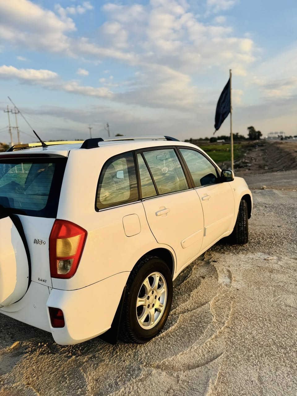 سلام عليكم 
سياره تيكو البيع 
موديل 2015 رقم انكليزي بغداد بسمي 
محرك وكير كفاله وتدفئه وتبريد شغال 
فول مواصفات تحكم ستيرن شاشه تاب كأمره 
مثبت سرعه السياره ماشيه 125 الف 
برغي مامبدل بيهه عله وضعهه السياره 
سوناره بل منشور 
مكاني واسط كوت ***********
