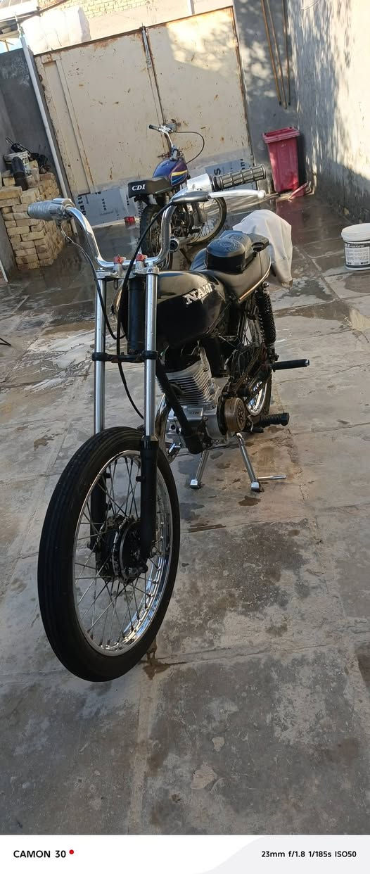 للبيع دراجتين كلك مكاني نجف ابصخير وحده 150 قفل وحده 300 *********** مو يراسلني واحد ها هاي تُعباُنٌهْـ ماعرف شنو ابيع مال شغل اني  تاخذك للشغل وترجع💞
