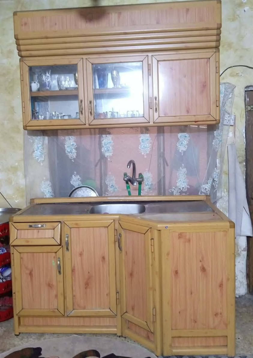 السلام عليكم كاونتر مستعمل تفصال خاص 8قطع سعره مليون ما عده الطباخ  وبي مجال قليل  التواصل ***********وتساب
