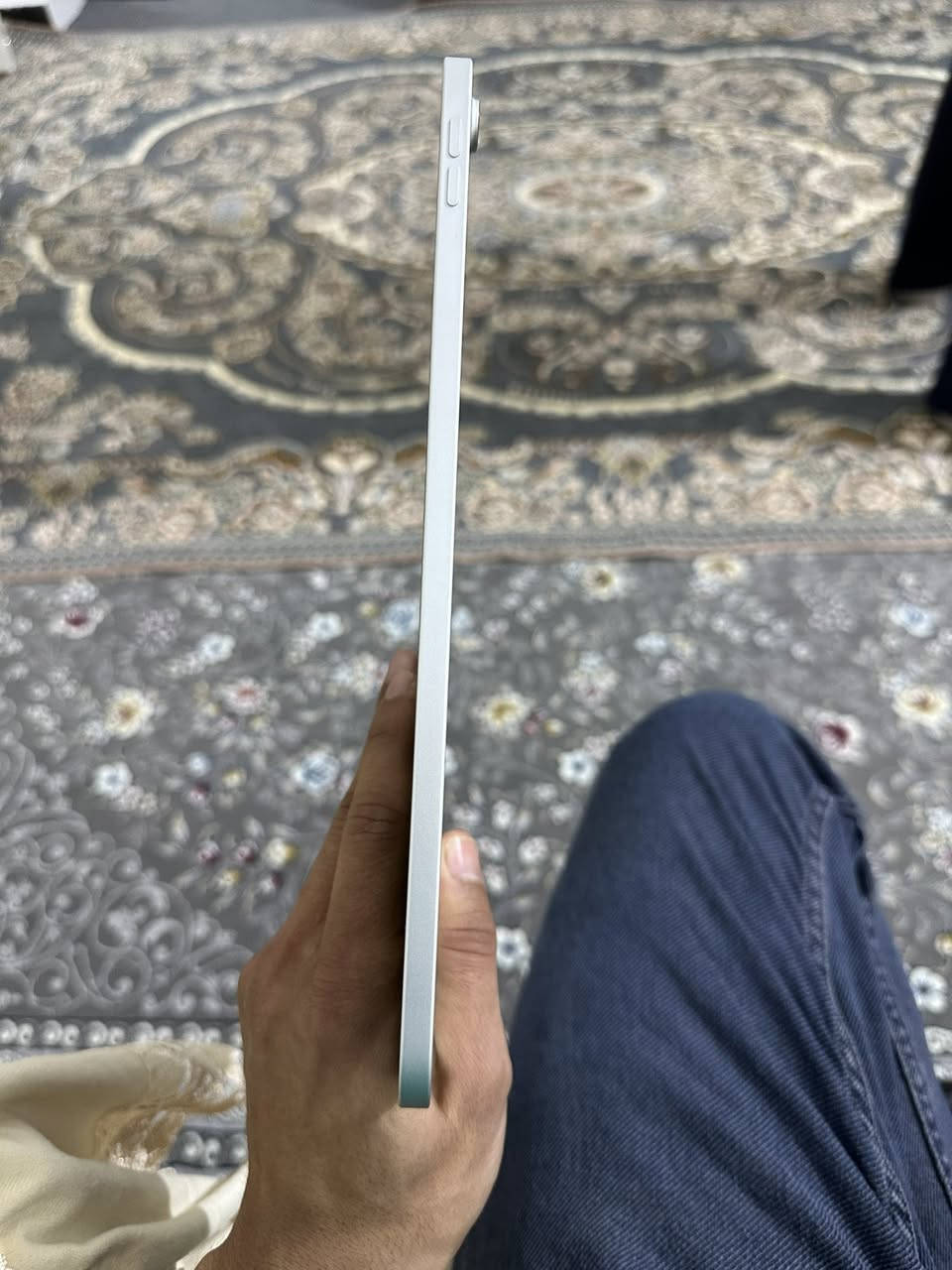 السلام عليكم         ايباد A16 للبيع بطارية 100 مشحون 59 مره ذاكره 128 بسعر 450 وبي مجال مكاني كربلاء ***********
