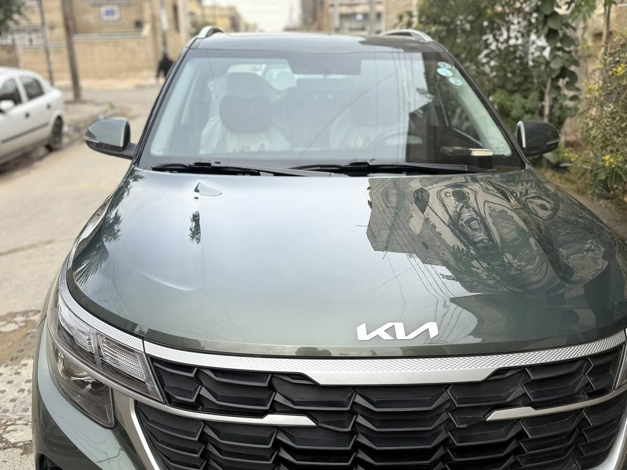 السلام عليكم Kia سيلاتوس 2024 أخت زيرو
ماشيه 6 الف رقم أربيل شمالي
هزه جديده متانه وإلامان جديده سنويه جديده وباسمي
مواصفات فول فول1 على 1
مكفوله من الحادث وصبغ كير مكينه خير من الله
مواصفات هوايه ولونه كلش مميز وحلو 
وارد خليجي ام ضمان الدولية
سياره بعدهه بجيسه عباره عن جلد 
الأبواب كلهه مغلفه بلحمايه
رادارات وكاميرات 
للاستفسار واتساب ***********
مكاني بغداد وبلخدمه
