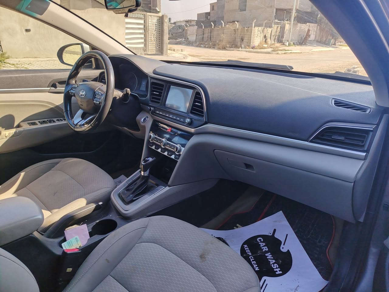 السلام عليكم 
النترا ٢٠٢٠ وارد امريكي 
مواصفات السيارة فول 
كير ATM
فتحة سقف
رادارات 
تثبيت سرعة 
تثبيت مسار 
قيادة ذاتية 
تدفئة كشنات 
نظام ABS  
محرك ٢٠٠٠ ما مفتوح 
حادثها جاملغ وبنيد بدون دواخل 
باقي الاجزاء سليمة 
السعر ١٣٨ ورقة بيها مجال
مكان بغداد اليوسفية 
***********
