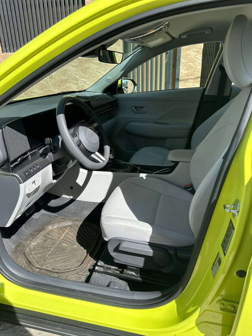 سلام عليكم
كونا ٢٠٢٤ لون مميز مواصفات النص
حادث موضح طخه بالبنيد ومصبوغ قطعه وحده فقط بدون ايرباك بدون دواخل
جديده جدا ماشيه ٢٥ الف
مواصفات شاشه دجتال متصله شاحن وايرليس   رادار امامي وجانبي وباقي مواصفات النص المعروفه
سعر السياره ١٦٩ ورقه ومجالها بسيط
***********
بغداد الدوره
