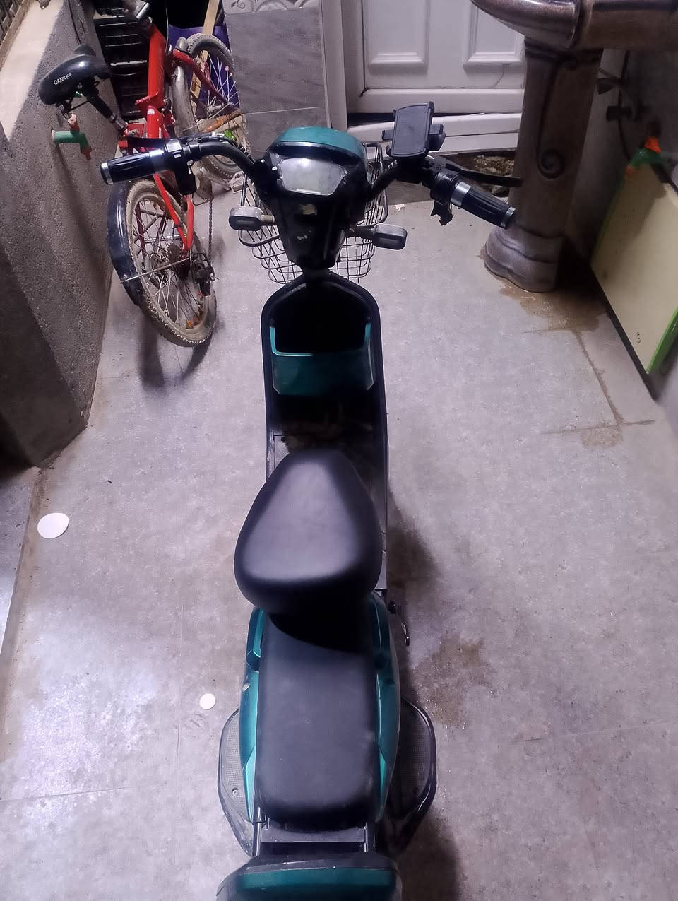 سلام عليكم دراجه شحن جديده كلش نضيفه تصل عندي السكليتر انكطع الواير  مال الدكمه قفلها 150 مكاني غزاليه***********
