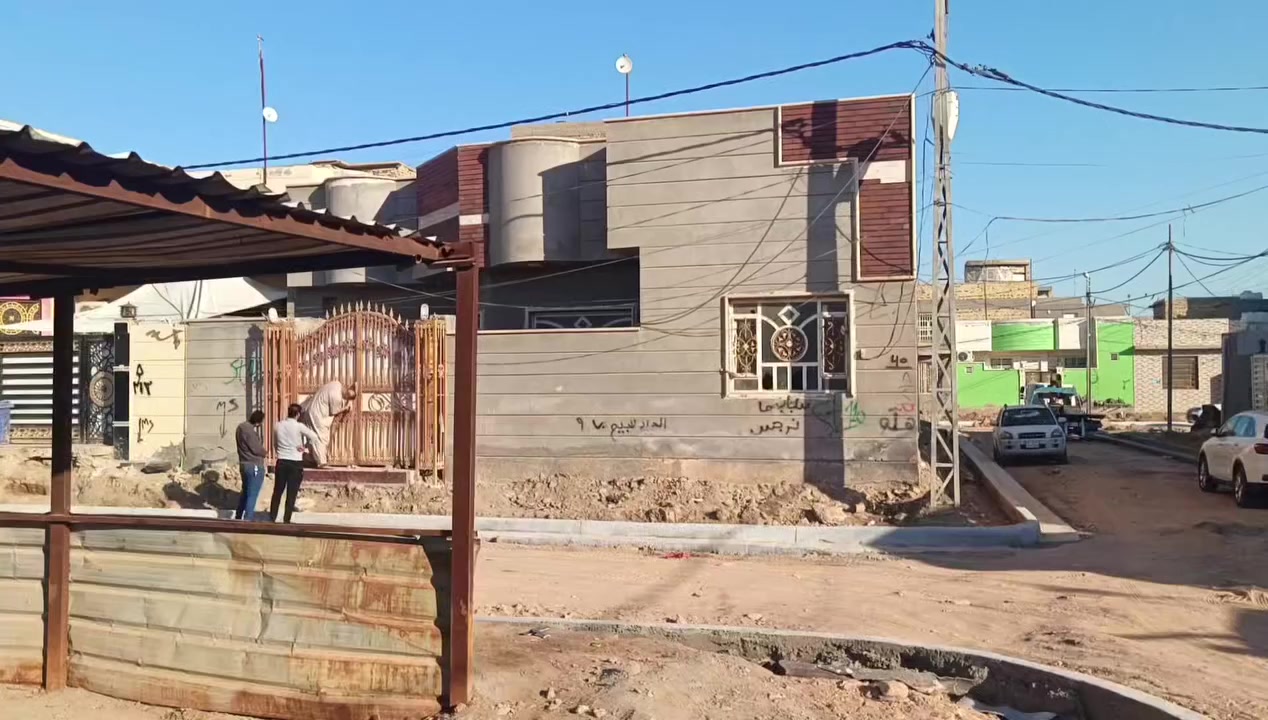 السلام عليكم 
بيت 125 متر وجه 12 ونص ركن على ساحه مطلوب 85 مليون كل شهر 375 الف طابق واحد مسلح اساس وسقف 
واليريد 200 متر هم اكو

***********
