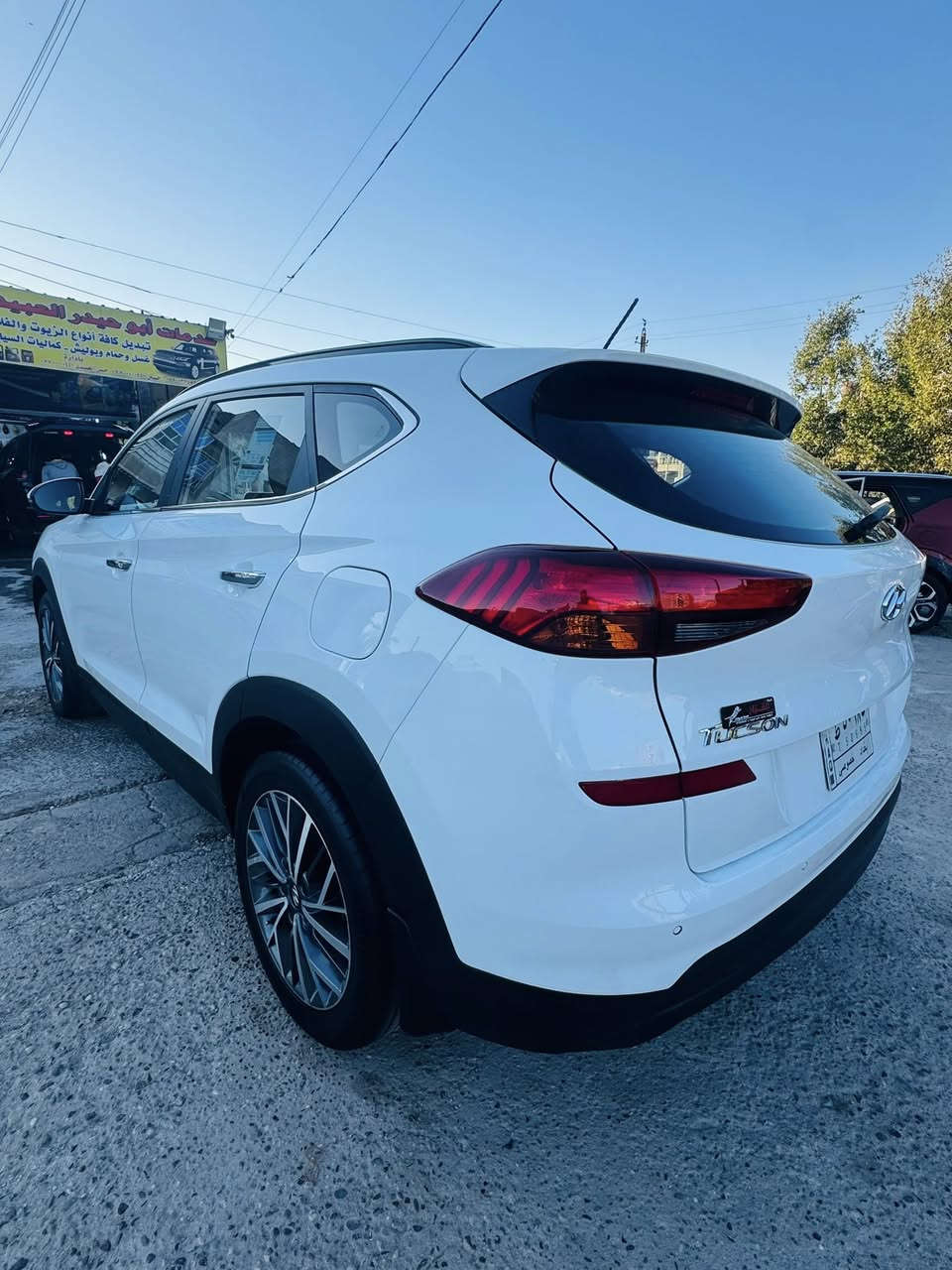 السلام عليكم 
توسان 2020 خليجي ماشيه 109 الف السياره رقم بغداد بأسمي السياره سونارهة مرفق مع الصور 
المواصفات 
لايت 5 عدسات
بنراما 
بصمة 
شاشة اصلية 
مرايات ضوئية 
ترحيب عند الاقتراب 
حساسات + كامرة دوارة
كشنات جلد 
كشنات كهرباء 
هند بريك برجل 
درايف مود
محرك 2000 دوش 
قطعتين تبريد 
وبعد بيها هواي مواصفات
السعر 208 ورقة وبيها مجال للشراي 
الرقم *********** 
مكانها بغداد حي عدل
