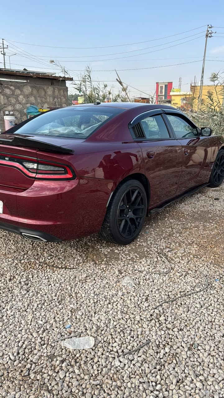 السلام عليكم 

جارجر موديل 2020 SXT PLUS 
فول مواصفات فتحه سقف خزن كشنات جلد حضن تدفئه وتبريد 
كشنات خلفيه تدفئه 
السياره بيها مكانات صبغ ابيع حزام 
السعر ١٨٠ وبيه مجال 

العنوان بابل الحمزه الغربي 
للاتصال ***********
