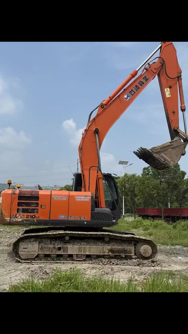 Imported from Japan, Hitachi 210LC-5G, sold worldwide at a beautiful price, with the original paint engine in peak condition and the hydraulic pump not turned on.


**إذا كنت صاحب هذا الإعلان وتريد حذفه لأي سبب، رجاءا أرسل رسالة إلى الدعم الفني**