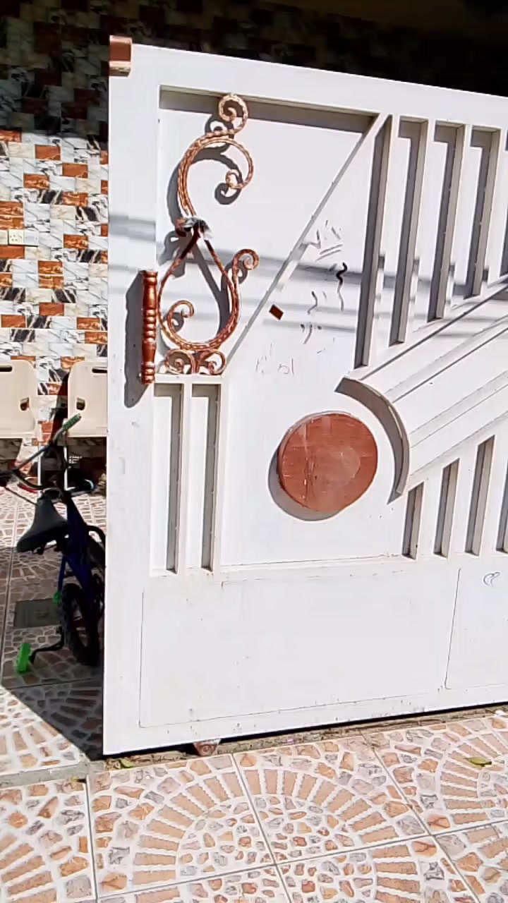 سلام عليكم يوجد بيت البيع المكان چبينات مقابل لهويدر مساحت البيت ١٦٧ الرقم ***********
