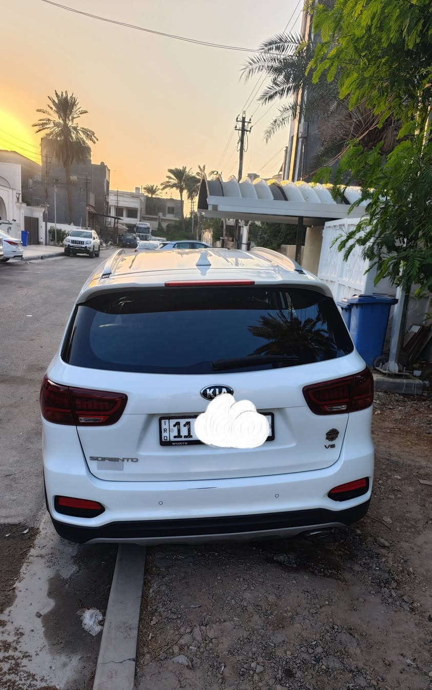 سورينتو 2020 خليجي
محرك 6 سلندر 2 ويل تبريد 3 قطع 7 راكب تحكم ستيرن كامل صندوق كهرباء كشنات امامي كهرباء شحن موبايل وايرليس وبصمات عدد 2 شاشة كبيره لمس كار بلي ماشيه 76 الف حقيقي وقابل للزياده وباقي المواصفات معروفه عدا البانوراما 
وياها هديه جادر مالتها والسياره مدوشمه بالكامل نفس الاصلي يعني كشناتها جديده بالاضافه دوسات حوضيه ( يعني داخلها كله جديد) 
بيها تبديل باب خلف السائق نفس الاصلي بالضبط وبيها سونار كامل من اشتريتها سويته 
سنويه وهزه قبل شهر سويتها
وبأسمي السياره تحويل ثاني يوم رقمها بغداد مكانها بغداد
سعرها 275 وبيها مجال بسيط جدا لان السياره نظيفه واستعمال قليل 
هاتف : *********** متوفر واتسب
