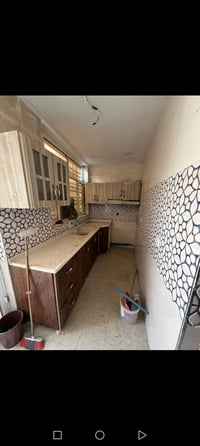 عقار للبيع مساحة /67متر ونص يحتوي على 3غرف نوم وصالةومطبخ وخدمات بيت ن...
