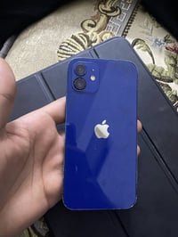 ايفون ١٢ عادي ذاكره ١٢٨ مبدل شاشه وضهر  وفلاش واكف وشاشه بيها فطور بس ...