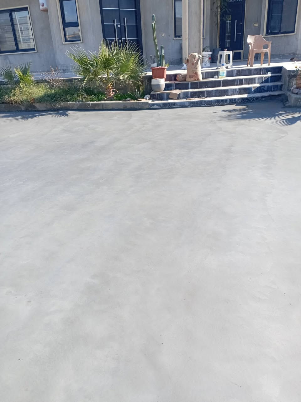 السلام عليكم يوجد لدينا صب جاهز او صب مركزي باسعار مناسبه تريد بالمتر تريد بالكعب تريد شغل كطعيه مع شغل رقم واحد     عندك صبه كاشي او صبه سيراميك او صبت لاش او ارضيه حوش او عندك صبه حوش عندك داير مال بيت او بيت   تم صب أرضيه حوش اوحوش مع سقل هلي كوبتر في قريت الحود   في  وهذا من فضل الله (***********)
