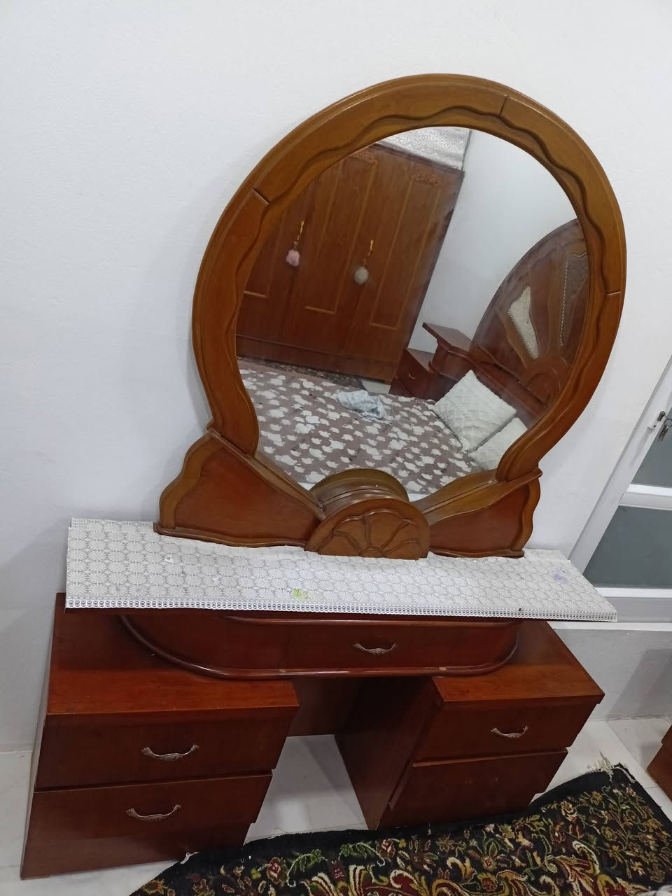 غرفه نضيفه خشب عراقي
سعرها 600  بيع مستعجل  شراي تفضل خاص
*********** / واتساب
