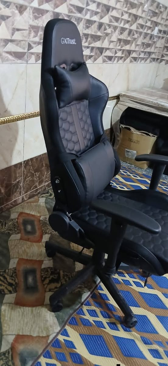 سلام عليكم
كرسي كيمنك ماركة GXTRUST 
ظهر متحرك يصعد وينزل وتجوات محركات 2 
السعر 100 شامل التوصيل لكل المحافظات


**إذا كنت صاحب هذا الإعلان وتريد حذفه لأي سبب، رجاءا أرسل رسالة إلى الدعم الفني**