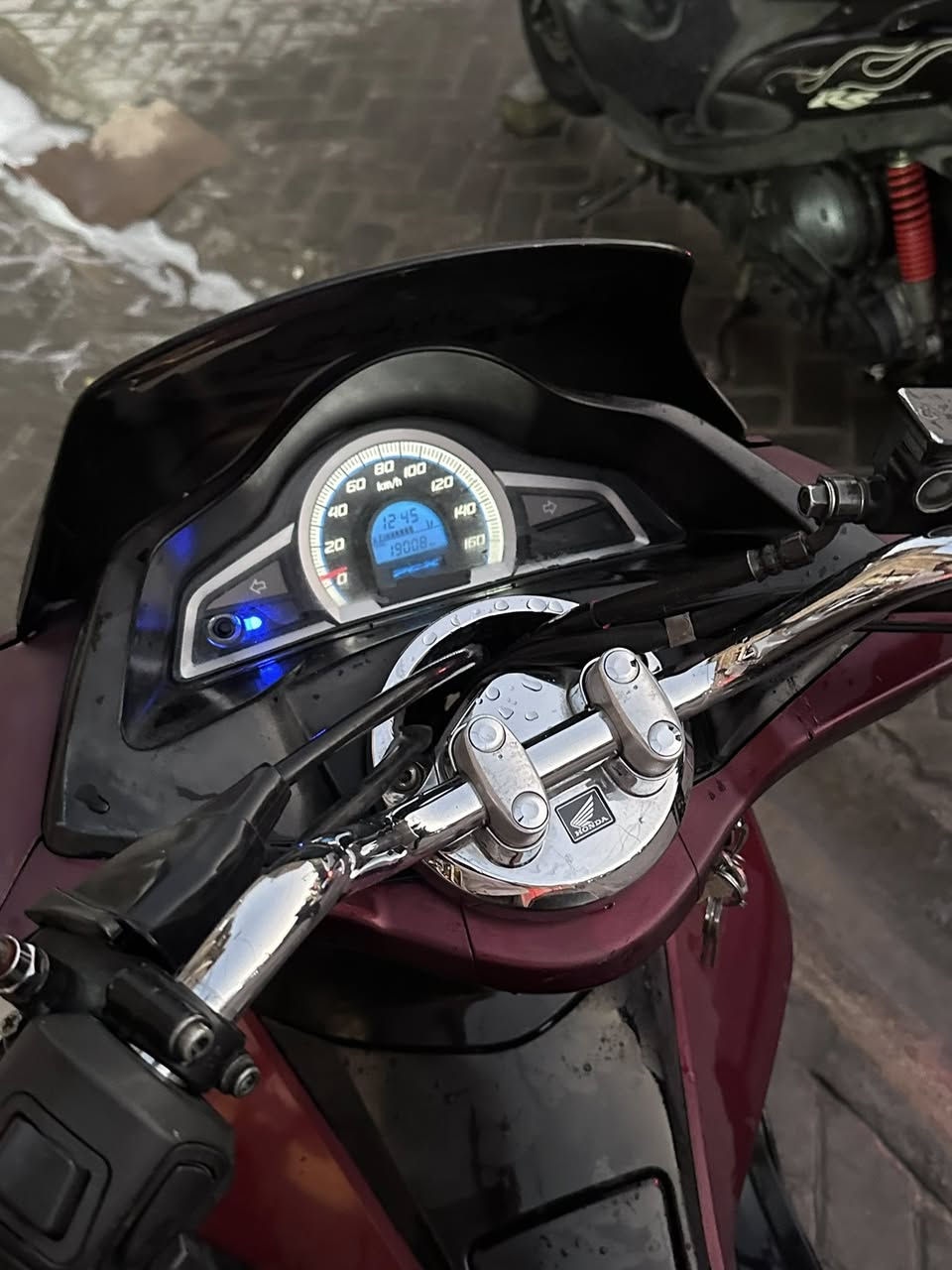 السلام عليكم بي سي اكس جيل ثاني ياباني كفالة عامة ماشية 19كيلو دراجة نضيفة مكينة ناعمة دراجة مزاد ياباني وصور مزادها عدي مكان بغداد مدينة الصدر رقم***********
