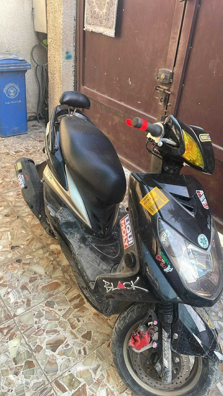 سكنس فحل نوزل  بيه تزويد وياله ذهبي والصفاح لون ذهبي والدشبول  والايت لون ذهبي لونين لون ذهبي طلاعات مكينه خرسة متنسمع وبيه هندر نضيفة كفرات كله ختم واحد ونضيفة نكره بكل وكت وكهربائيات شغاله 
السعر 980 وبيه مجال
صار شهرين من نازله رمبة
العنوان بغداد الشعب  
الهاتف ***********
