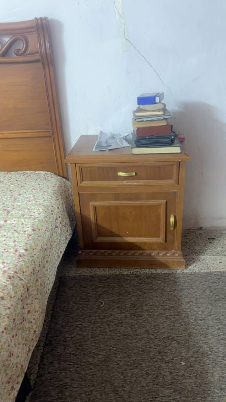 السلام عليكم غرفه نوم عراقيه صاج من الخارج ومن الداخل السعر مليون ونص (1.5 مليون) للاستفسار ***********
