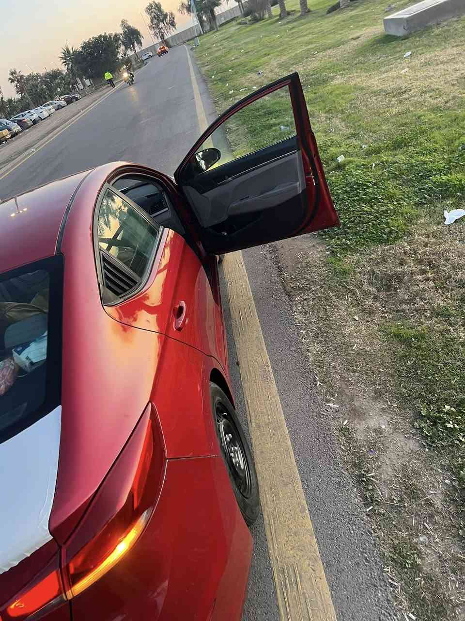 إلنترا للبيع 🚗
نظيفة، اقتصادية، جاهزة للمشي
فحص موجود السياره كامله و ع ايدي استعمال شخصي 
السعر حلو سياره متعبك تخم تاير جديد منضومه ماء درايم شفت جديد صدرها جديد 
***********
