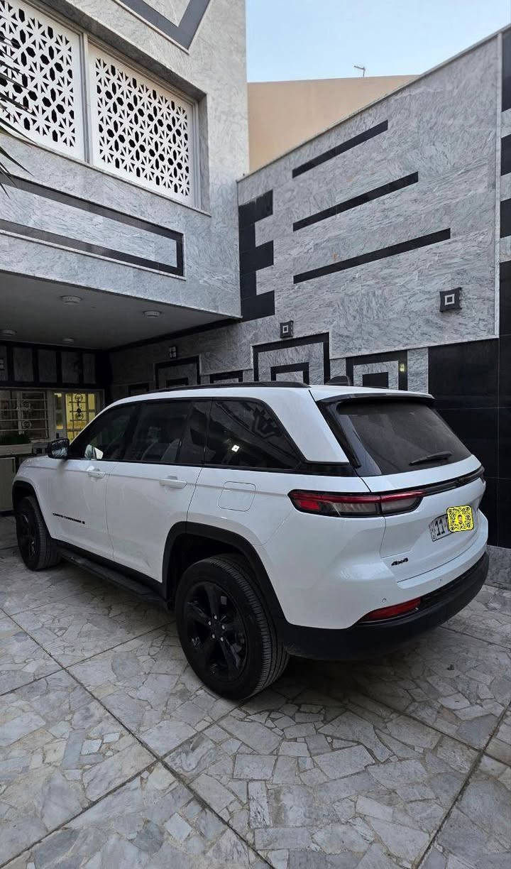 جيب لاريدو 5 راكب موديل 2024 أمريكي 

          الحادث 
 تبديل بنيد وصبغ 
الشواصي والغود والارباك كفالة عامة 
________________________________________________
المواصفات 
فتحة سقف
شاحن الاسلكي
ردار امامي 
حساسات خلفية 
نقطة عمياء 
مثبت سرعة 
تحذير خروج عن المسار 
صندوك كهرباء 
تشغيل عن بعد 
بصمة ابواب 
تدفئة ستيرن 
تدفئة كشنات 
شفتات ستيرن 
وباقي المواصفات المعروفه 
ماشية 16 الف ميل 
________________________________________________

السعر 33,000 الف دولار وبيه مجال 
مرقم بغداد بسمي 

العنوان بغداد البلديات مقابل الامن العامه حي التجار 
رقم الاتصال *********** بغداد, العراق
