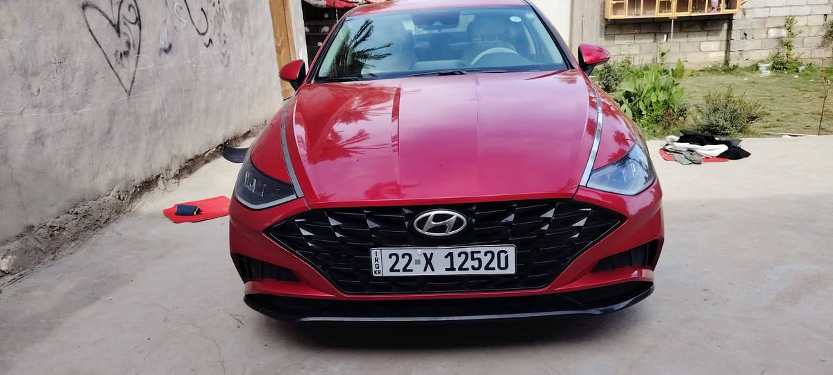 هيونداي سوناتا 2022 – لون ماروني
*********** 
بابل حله 
السعر 180 وبيها مجال 
محرك 2.5
الممشى: فقط 58 ألف ميل
سنوية + هزة جديد
رقم جديد دولي
السيارة نظيفة جداً مال بيت والاستعمال خفيف.

المواصفات:

3 وضعيات قيادة (Drive Modes)

رادار أمامي + خلفي

نظام التوقف الذاتي

تشغيل عن بعد

مثبت سرعة

تحكم ذكي بالستيرن (مساعدة البقاء في المسار)

كشنات تدفئة

كرسي السائق كهربائي

سايد بريك كهربائي

كير دكم (تبديل سرعات من الستيرن)

تحكم منفصل بمناخ التبريد للسائق والراكب

فتح الجنطة بصمة

أبواب بصمة

تشغيل بصمة (Start/Stop)

نظام الترحيب عند الاقتراب

إشارات بالمرايا

أضواء LED نهارية

فتح الجنطة عند الاقتراب

نوافذ أوتو

ملاحظة:
السيارة ما بيها أي ضربة، فقط داخلة تخريب بنيد وتم تبديله لا أكثر.

السيارة نظيفة جداً وجاهزة للفحص. حلة, بابل
