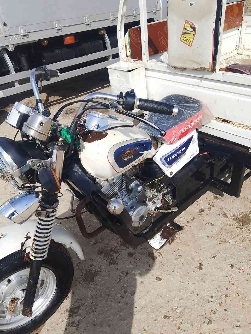 السلام عليكم ستوت للبيع ستوته تعمير جديد كله 26 اكسنت كبس تخم تاير تواير ابو السيفينءطويل مال جمره ماكينه سوبر دايون ستوته كهربائيات كلها شغاله جاهزه قبل للشارع ما اذب ربع اوراق اصوليه موديل 11 السعر خاص مكانها ناصريه سوق الشيوخ التواصل على رقم الهاتف***********
